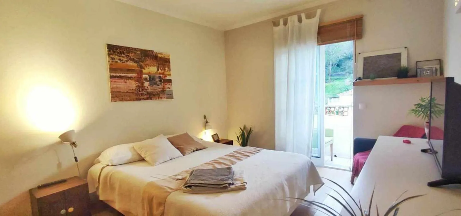 Lovely Bedroom In Aljezur contacts