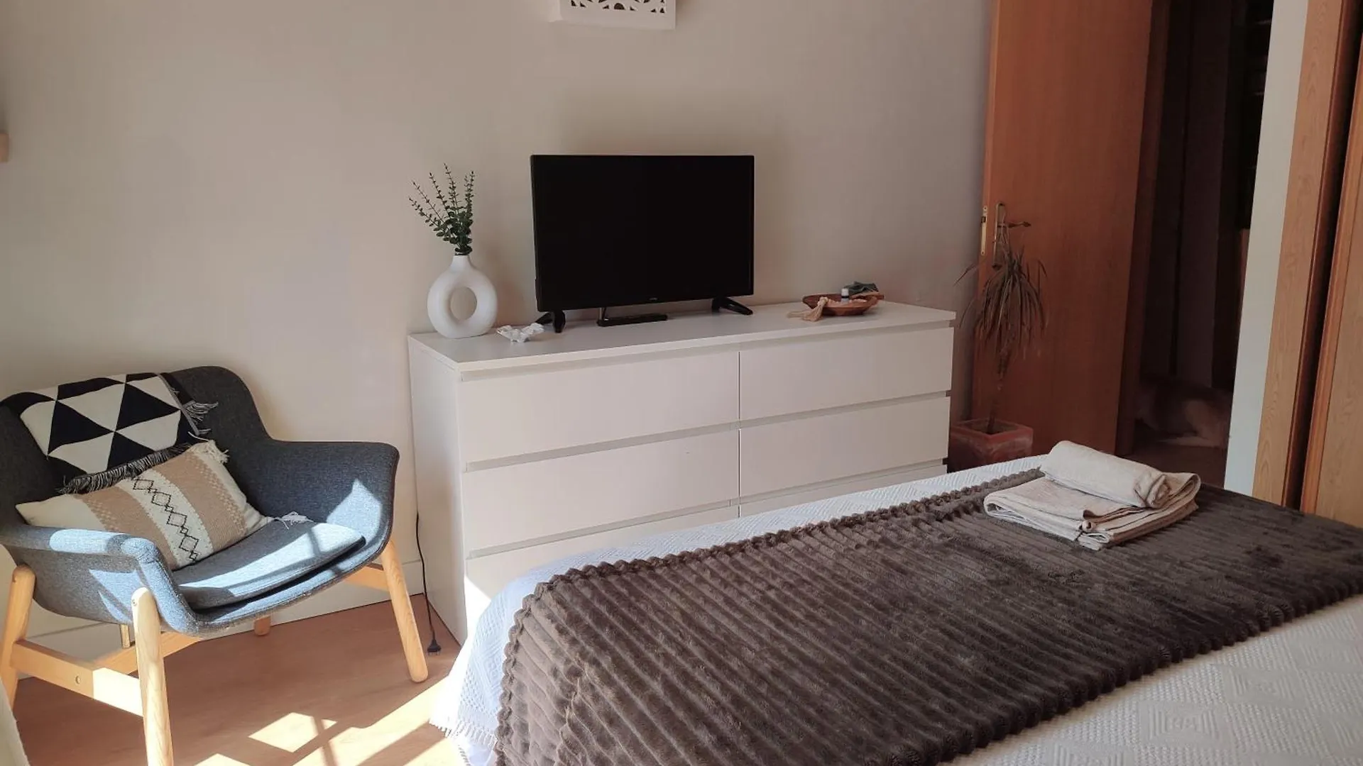 Lovely Bedroom In Aljezur